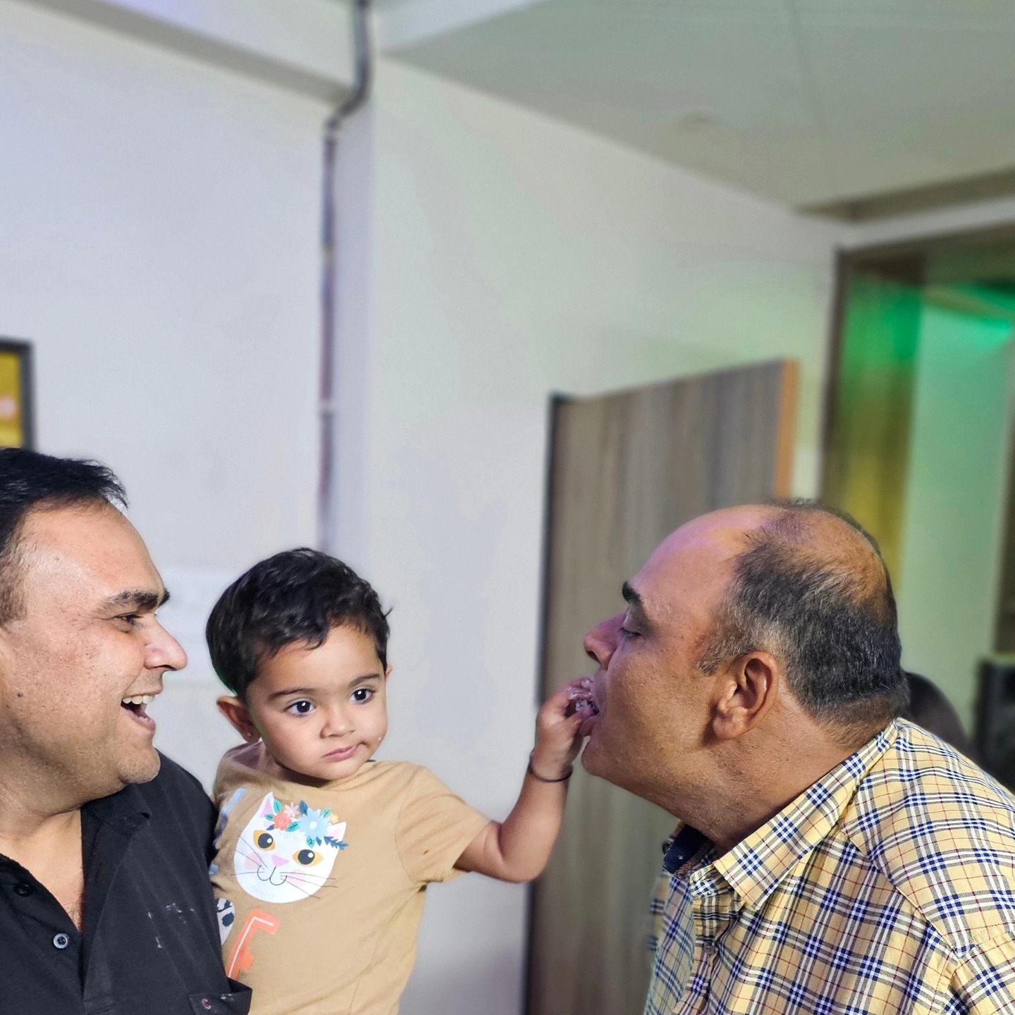 લાડલી ધારવી ને ૨ વર્ષની જન્મ દિવસની ખુબ ખુબ શુભેચ્છાઓ.